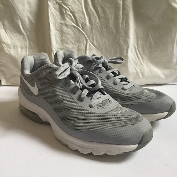 nike air max invigor size 9